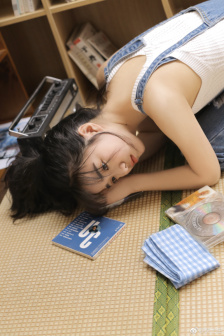 《漂亮的女邻居》三级